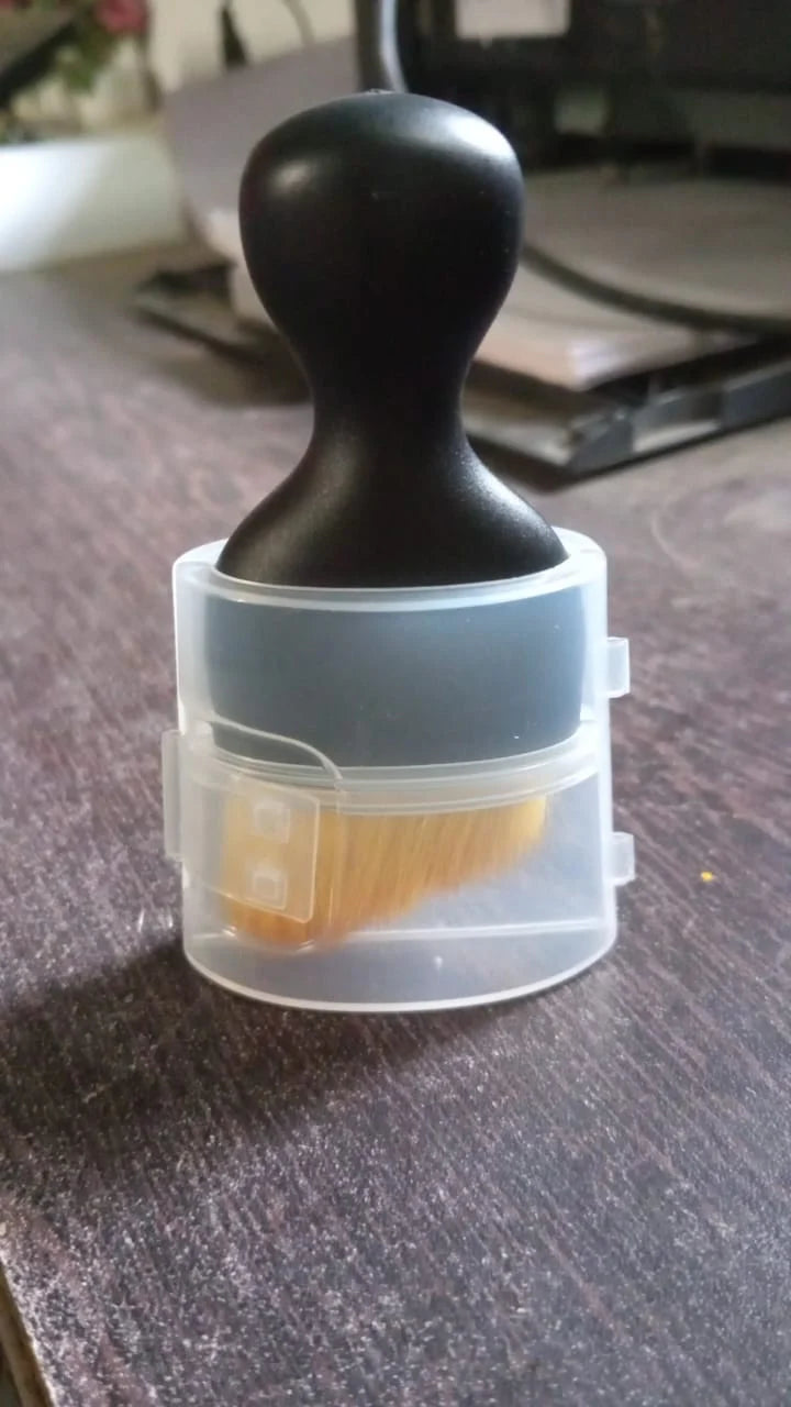 DUST REMOVAL AND CLEANING ARTIFACT BRUSH